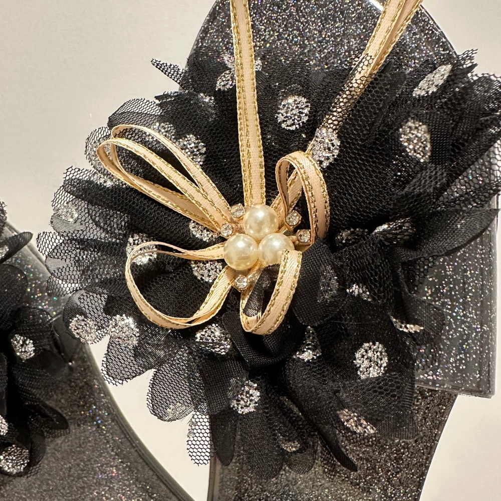 NEW| Glitter Flip Flops - Picture 3 of 6
